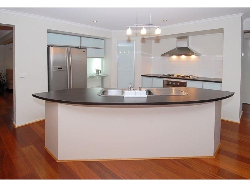13 Roanoke Grove, Deer Park VIC 3023
