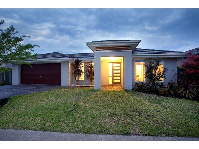 43 Duncombe Parkway, Deer Park VIC 3023