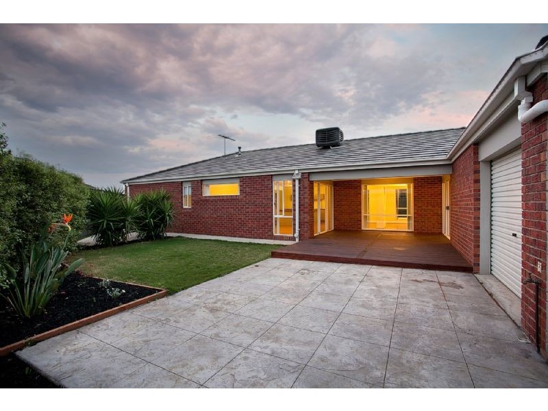 43 Duncombe Parkway, Deer Park VIC 3023