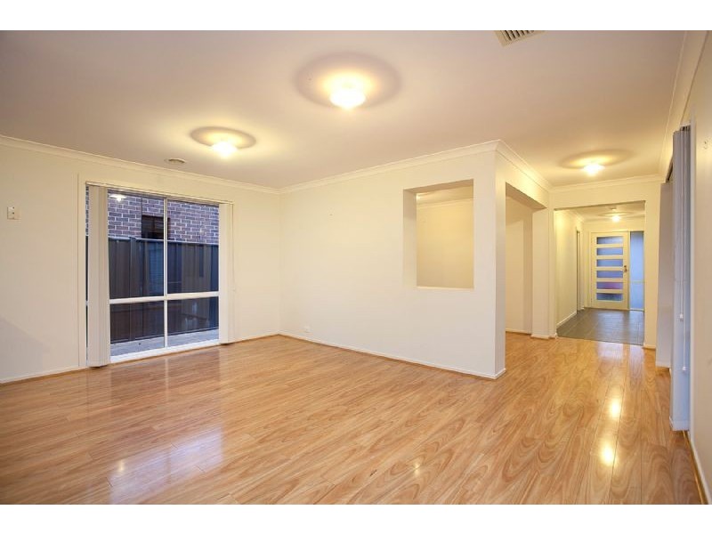 43 Duncombe Parkway, Deer Park VIC 3023