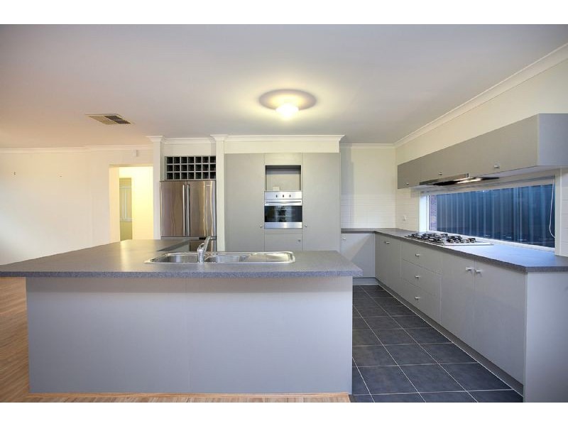 43 Duncombe Parkway, Deer Park VIC 3023