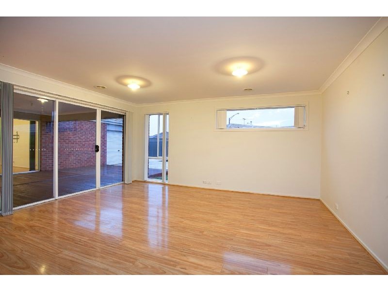 43 Duncombe Parkway, Deer Park VIC 3023