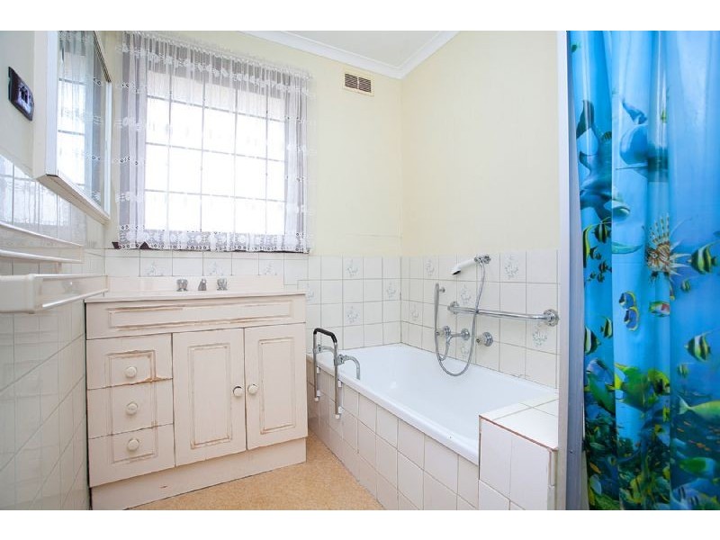 11 Droitwich Crescent, Deer Park VIC 3023