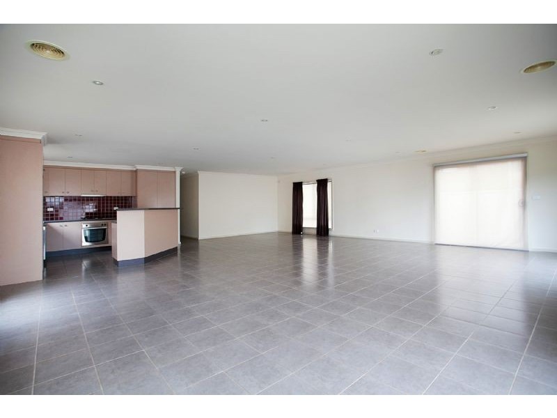 2 Bramall Place, Caroline Springs VIC 3023