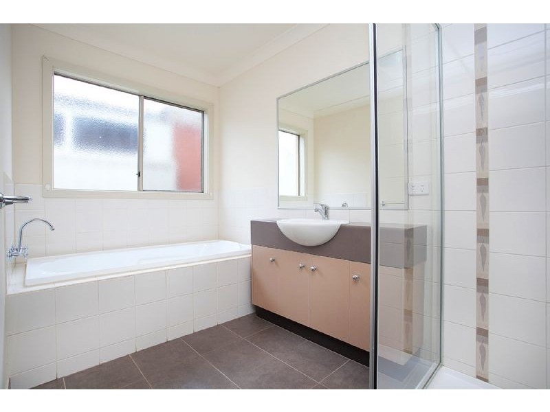 2 Bramall Place, Caroline Springs VIC 3023