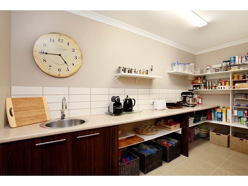 16 Heathcliffe Ave, Deer Park VIC 3023