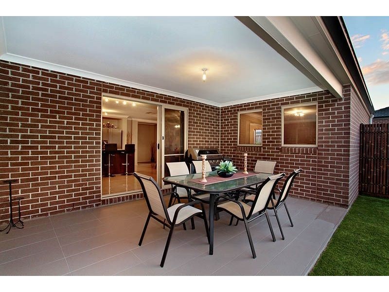 16 Heathcliffe Ave, Deer Park VIC 3023