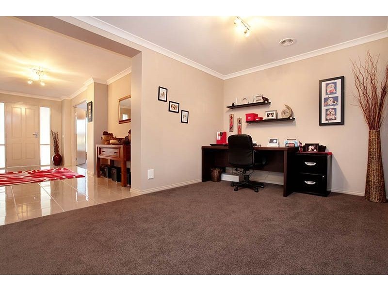 16 Heathcliffe Ave, Deer Park VIC 3023