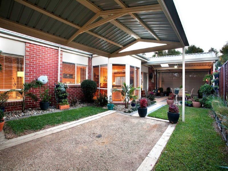 10 Tussock Grove, Cairnlea VIC 3023