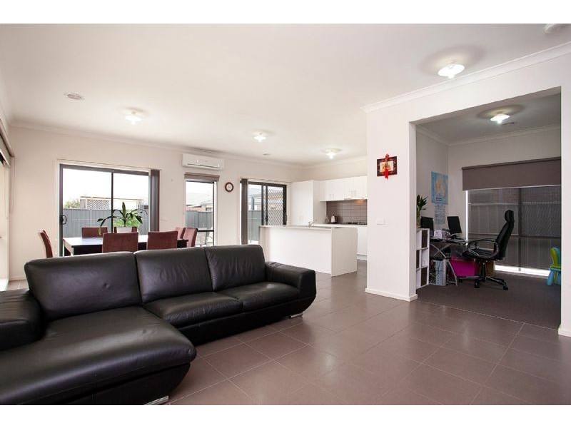 6 Jonah Parade, Deer Park VIC 3023