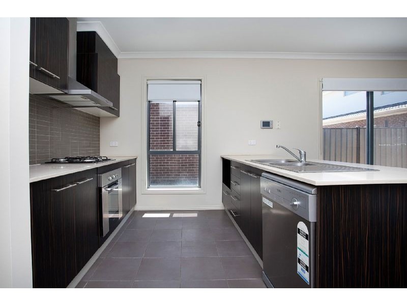24 Dartmouth Chase, Derrimut VIC 3030