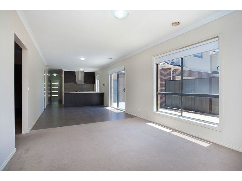 24 Dartmouth Chase, Derrimut VIC 3030