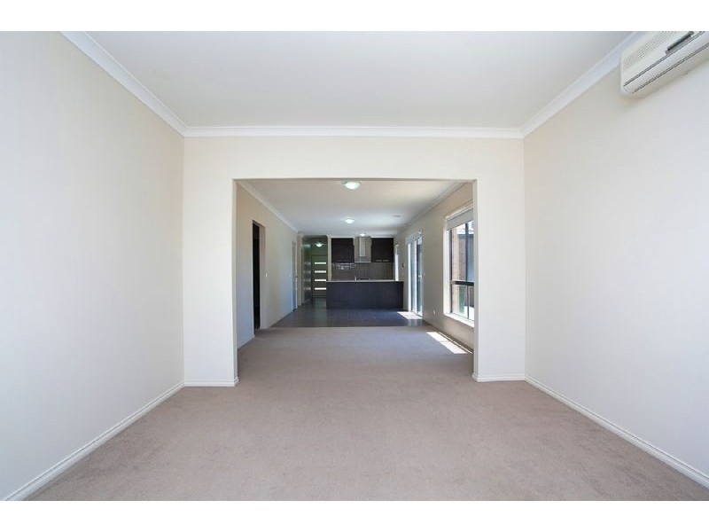 24 Dartmouth Chase, Derrimut VIC 3030