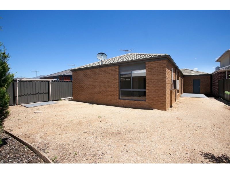 24 Dartmouth Chase, Derrimut VIC 3030