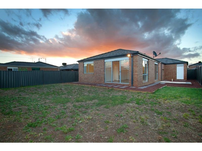 6 Pioneer Drive, Deer Park VIC 3023