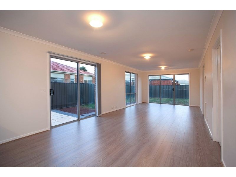 6 Pioneer Drive, Deer Park VIC 3023