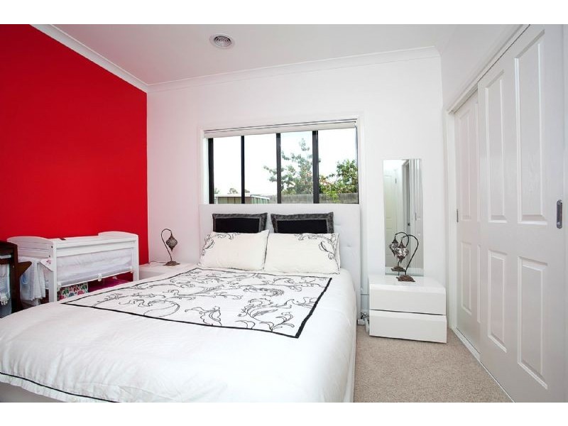 2/1 Laming Road, Deer Park VIC 3023