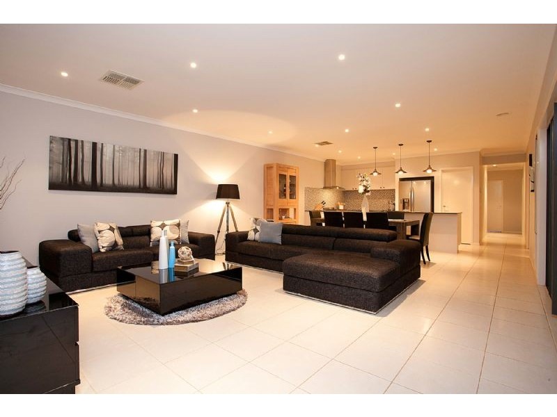 47 Hatchlands Drive, Deer Park VIC 3023