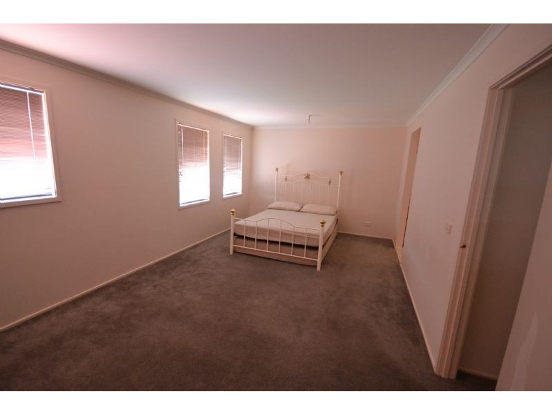 18 Chartwell Cres, Derrimut VIC 3030
