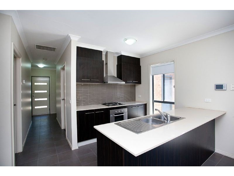 24 Dartmouth Chase, Derrimut VIC 3030