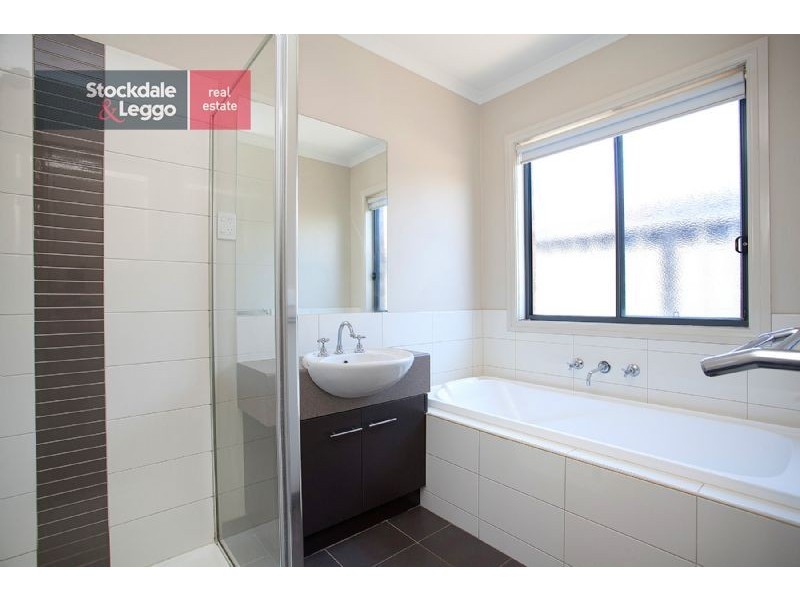 24 Dartmouth Chase, Derrimut VIC 3030