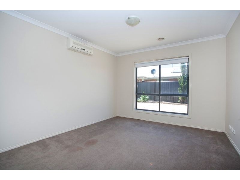 24 Dartmouth Chase, Derrimut VIC 3030