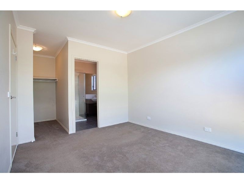 24 Dartmouth Chase, Derrimut VIC 3030