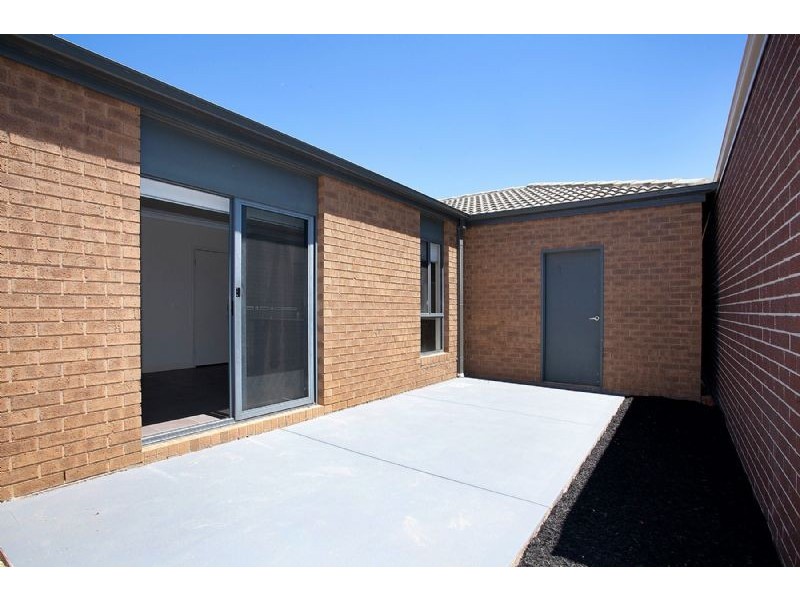 24 Dartmouth Chase, Derrimut VIC 3030