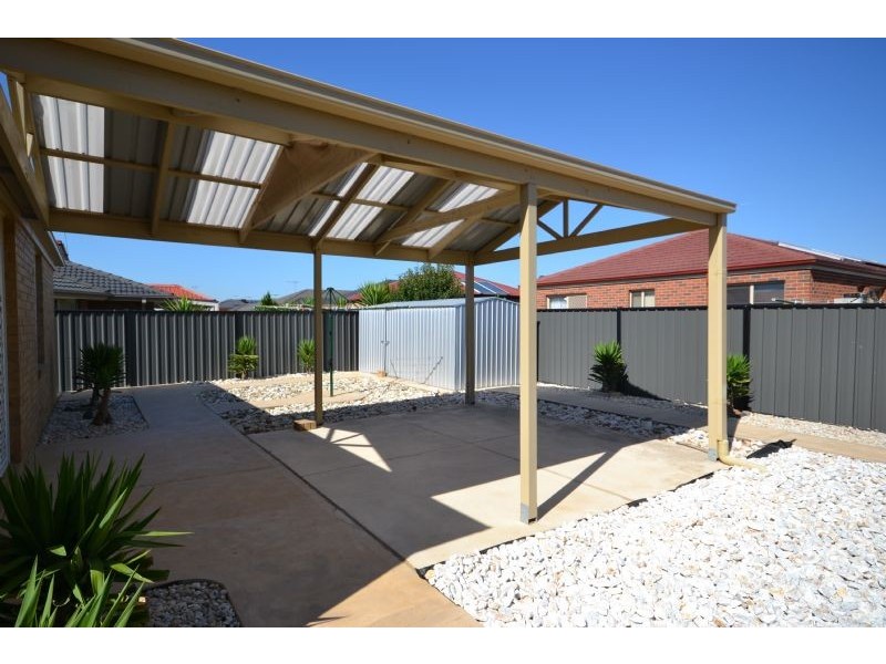 28 Pendragon Cres, Derrimut VIC 3030