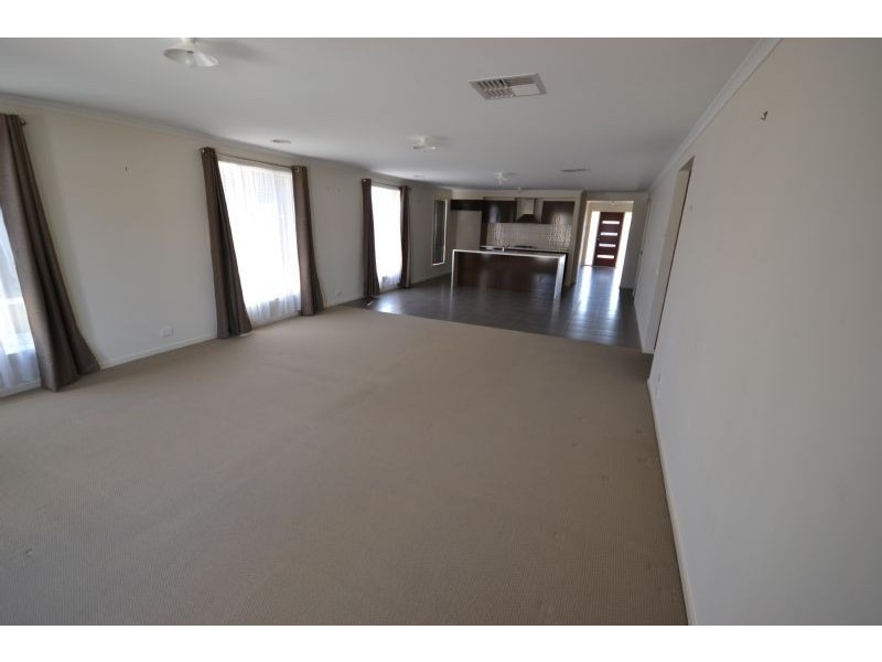 28 Pendragon Cres, Derrimut VIC 3030