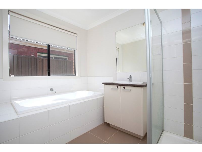 6 Meakin Way, Deer Park VIC 3023