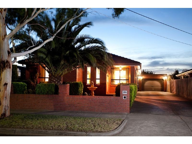 3 Lake Boga Avenue, Deer Park VIC 3023