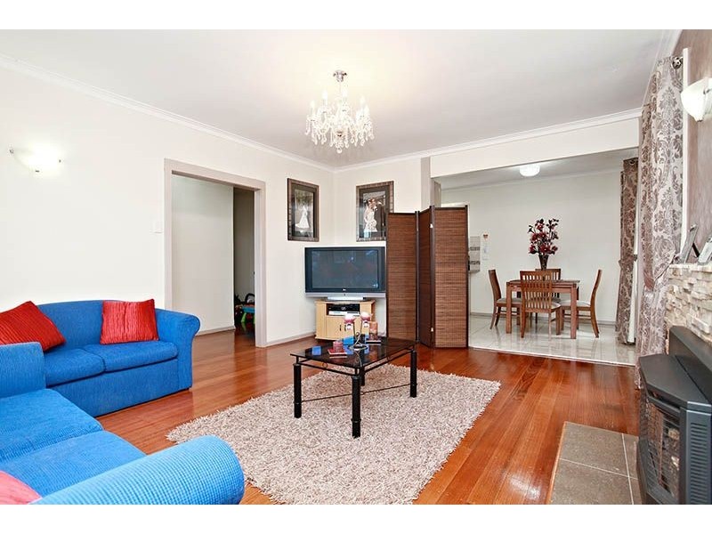 10 Widnes Court, Deer Park VIC 3023