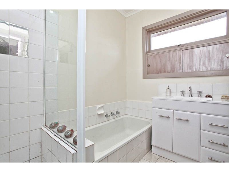 10 Widnes Court, Deer Park VIC 3023