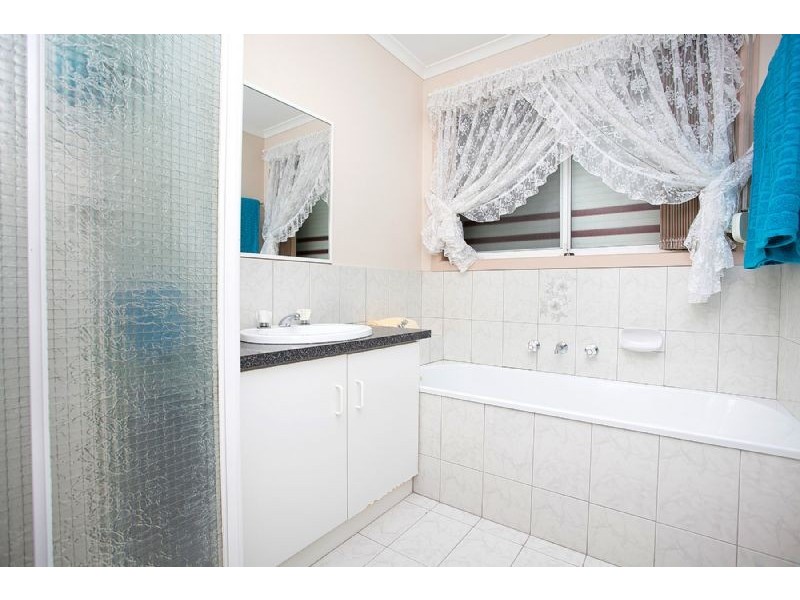 1 Lake Boga Avenue, Deer Park VIC 3023