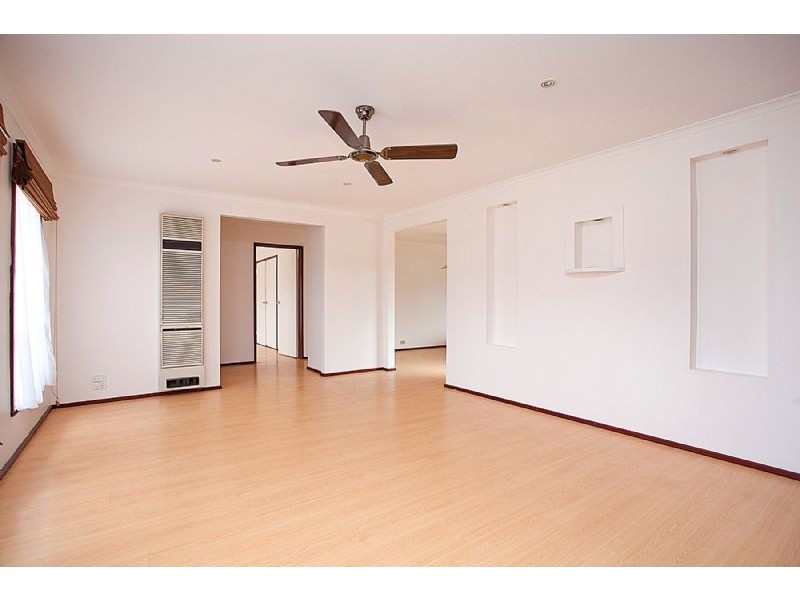 11 Mica Court, Kings Park VIC 3021