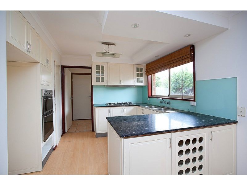 11 Mica Court, Kings Park VIC 3021