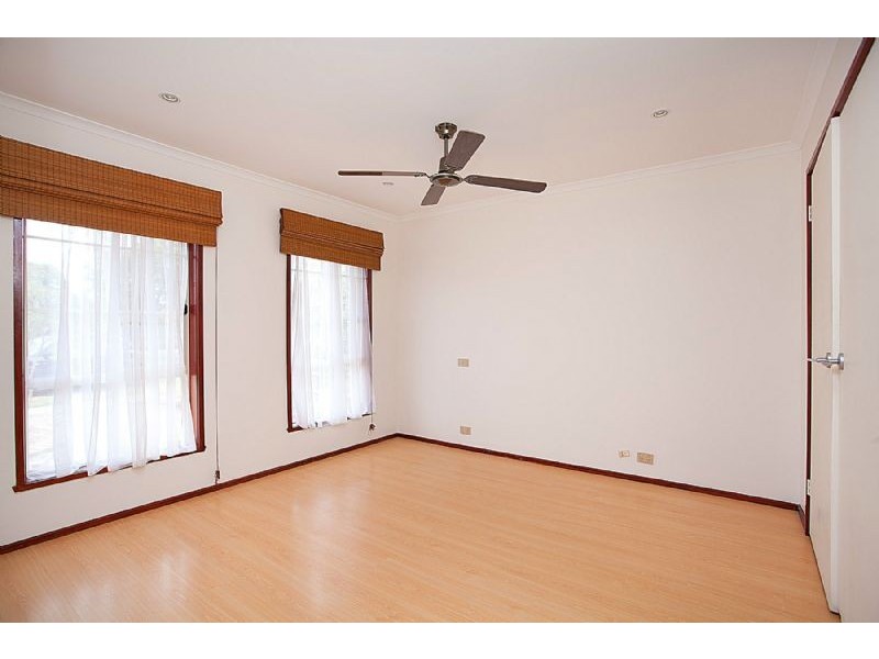 11 Mica Court, Kings Park VIC 3021