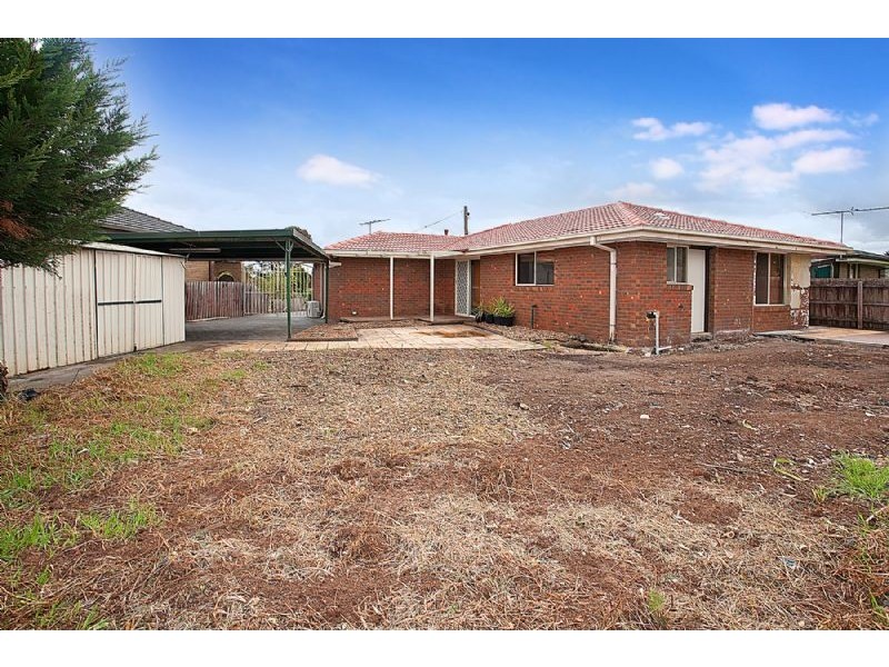 11 Mica Court, Kings Park VIC 3021