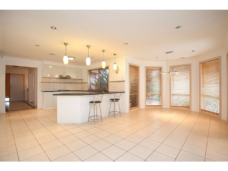 10 Morwell Gardens, Caroline Springs VIC 3023