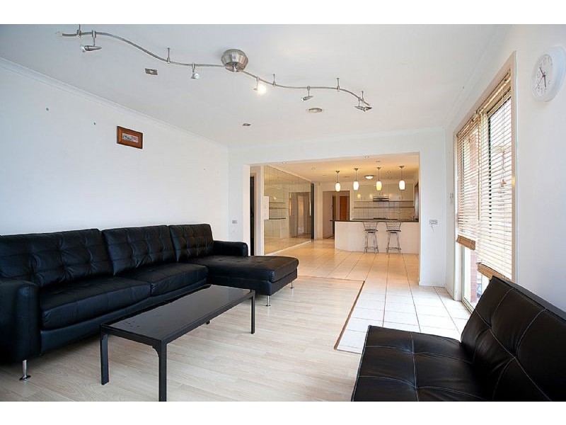 10 Morwell Gardens, Caroline Springs VIC 3023