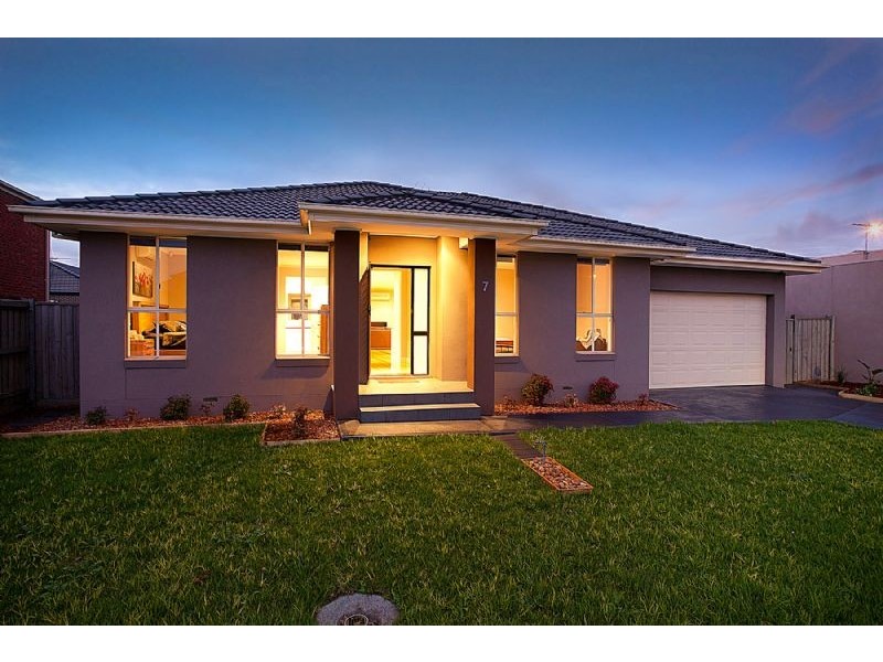 7 Castlebury Place, Deer Park VIC 3023