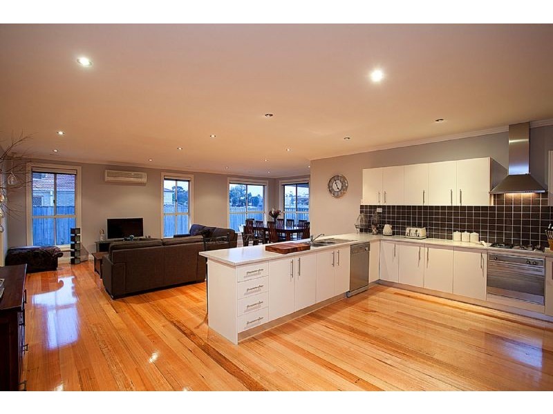 7 Castlebury Place, Deer Park VIC 3023