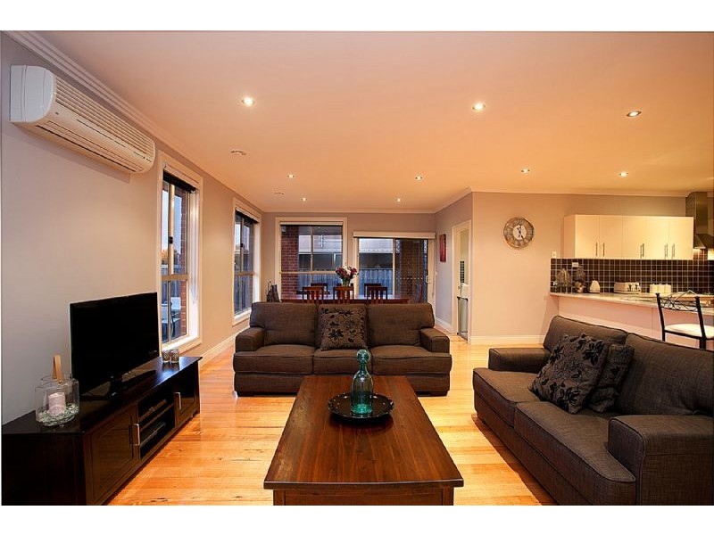 7 Castlebury Place, Deer Park VIC 3023