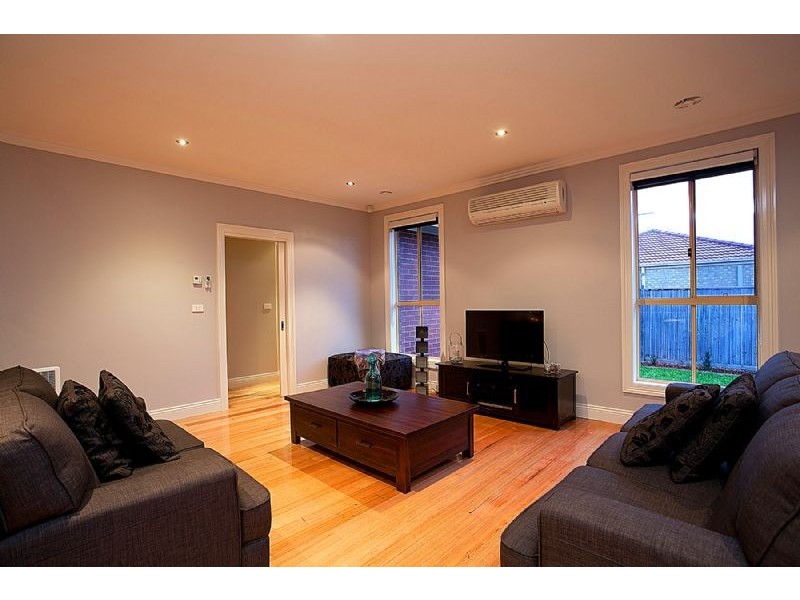 7 Castlebury Place, Deer Park VIC 3023