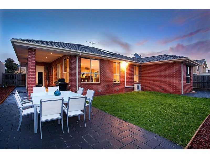 7 Castlebury Place, Deer Park VIC 3023