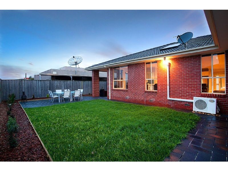7 Castlebury Place, Deer Park VIC 3023