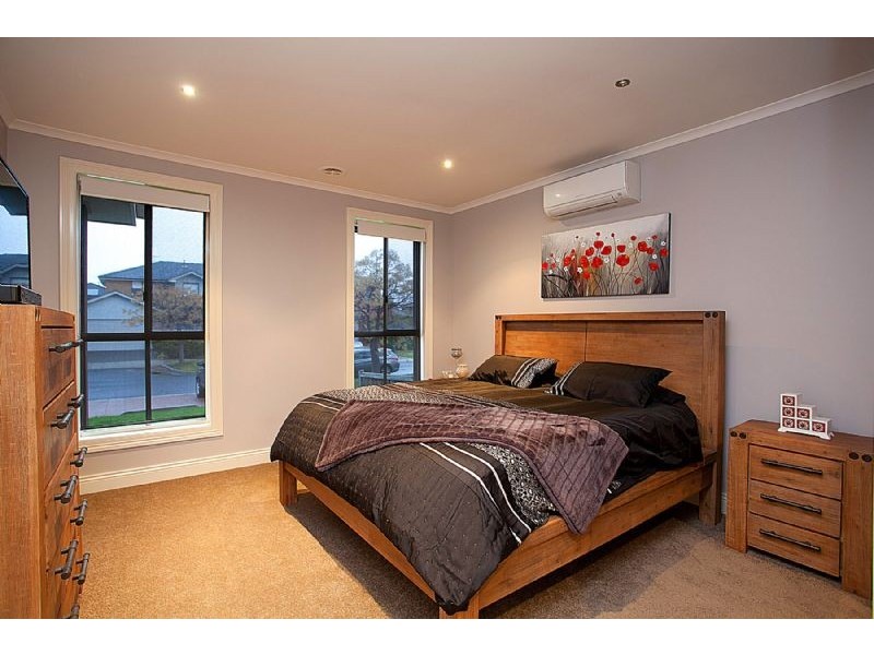 7 Castlebury Place, Deer Park VIC 3023