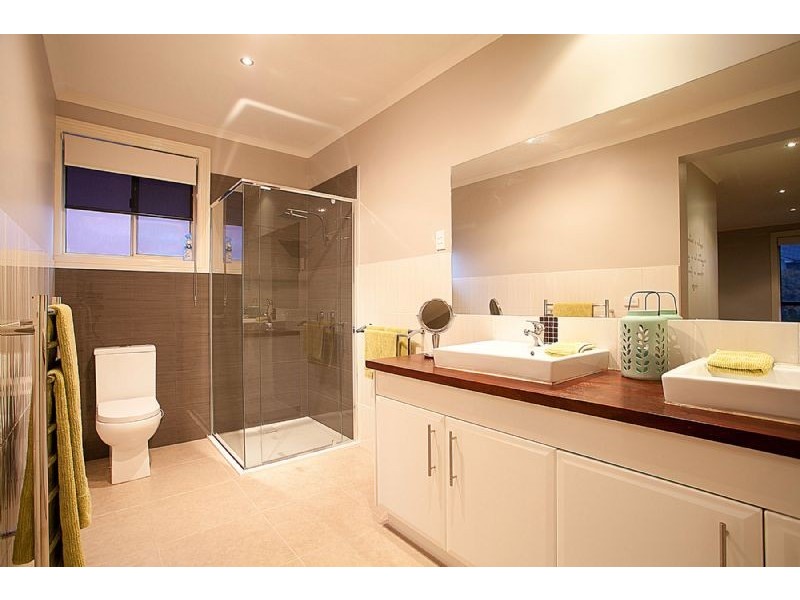 7 Castlebury Place, Deer Park VIC 3023