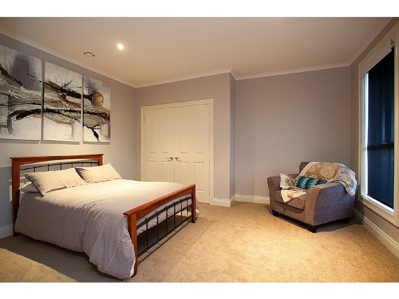 7 Castlebury Place, Deer Park VIC 3023